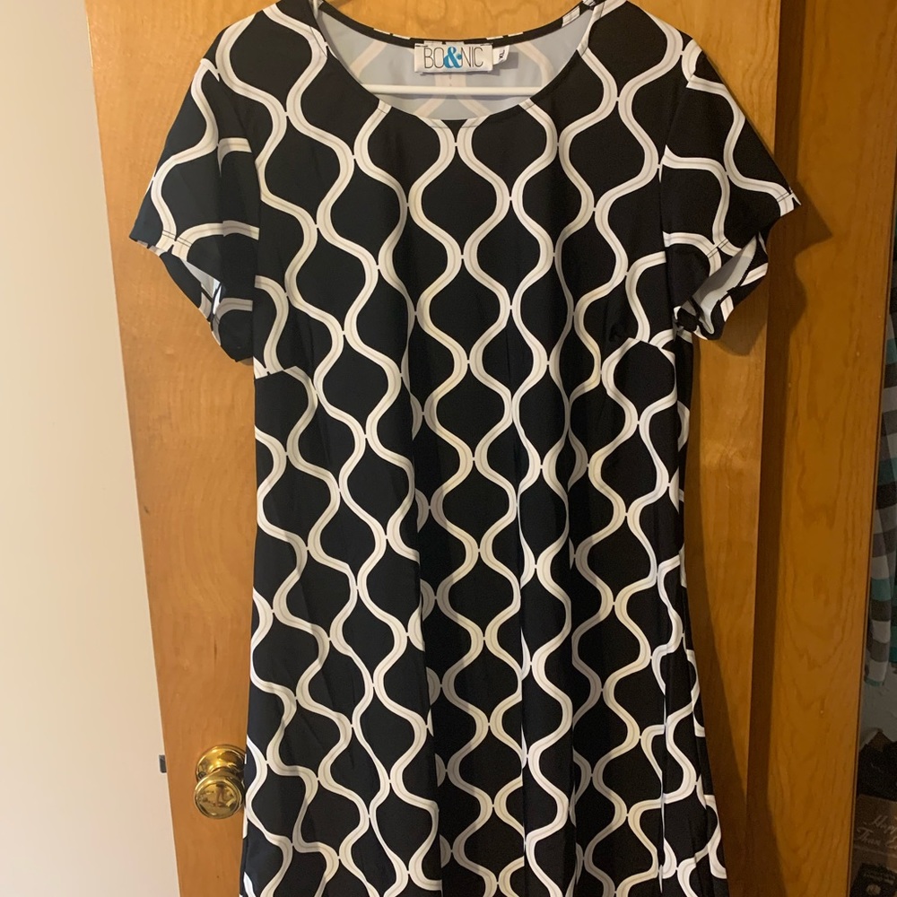Black and white patterned dress